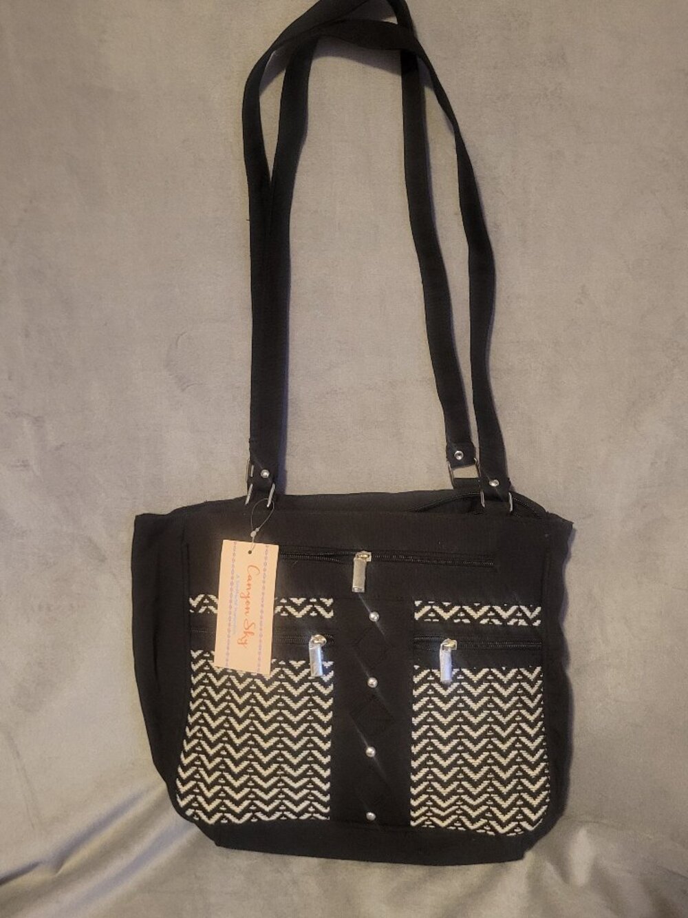 Canyon Sky Women’s Medium Black/White Chevron Shoulder Bag Zip Pockets Studded